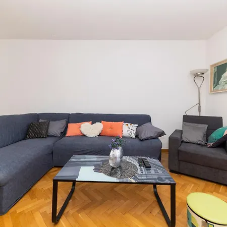 Ryanair's Urban Flat In Zadar-kolovare Appartement