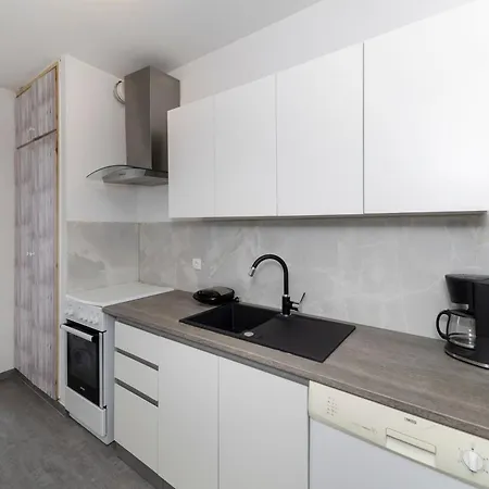 Ryanair'S Urban Flat In Zadar-Kolovare Beach Apartment
