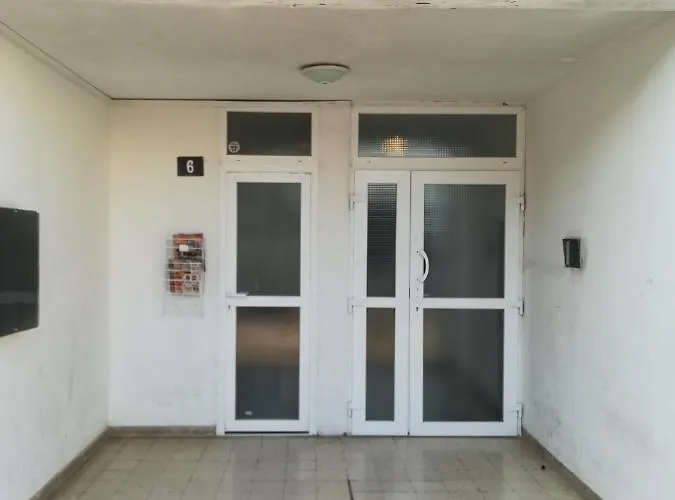 Ryanair's Urban Flat In Zadar-kolovare Zara