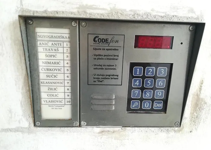 Ryanair's Urban Flat In Zadar-kolovare Apartmán