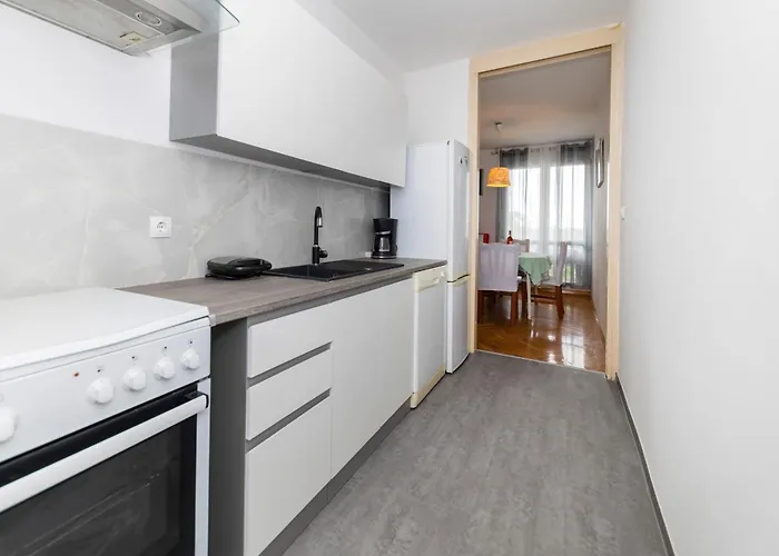 Ryanair's Urban Flat In Zadar-kolovare