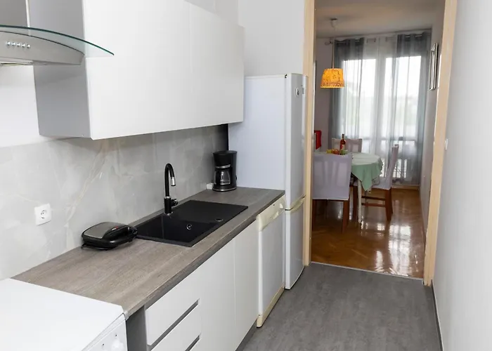 Ryanair's Urban Flat In Zadar-kolovare Zara