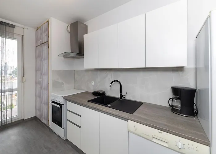 Ryanair's Urban Flat In Zadar-kolovare Apartmán